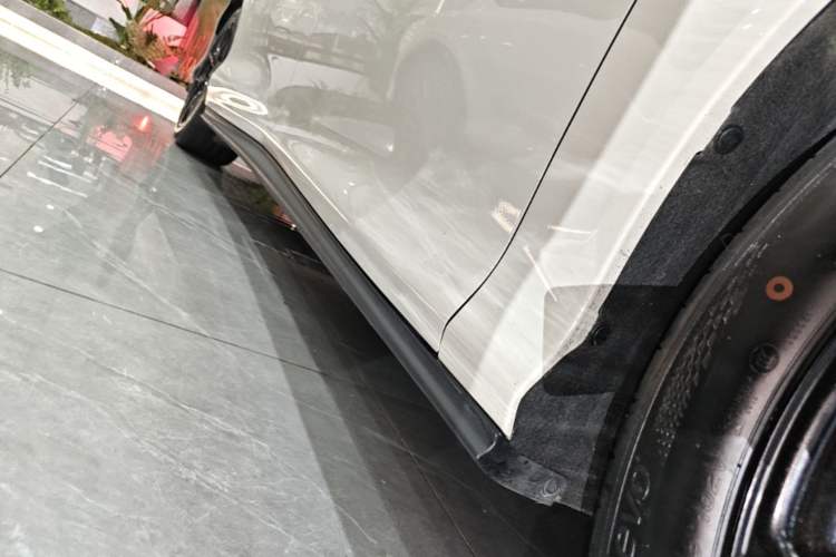 Used IM L6 2025 Max Right Side Sill