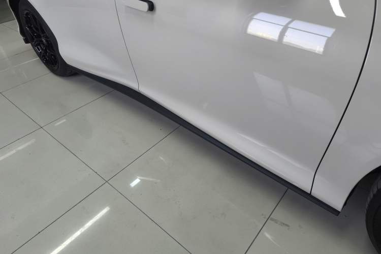 Used IM L6 2025 Max Right Side Sill