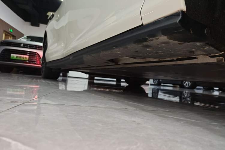Used IM L6 2025 Max Right Side Sill