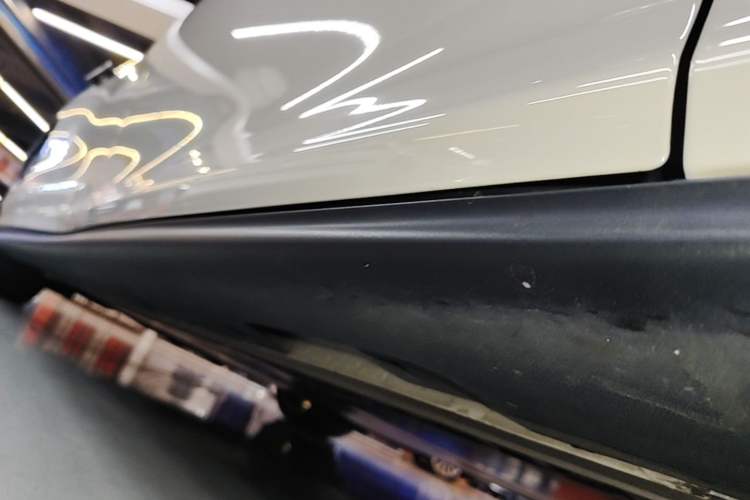 Used IM L6 2025 Ultra Model Right Side Sill