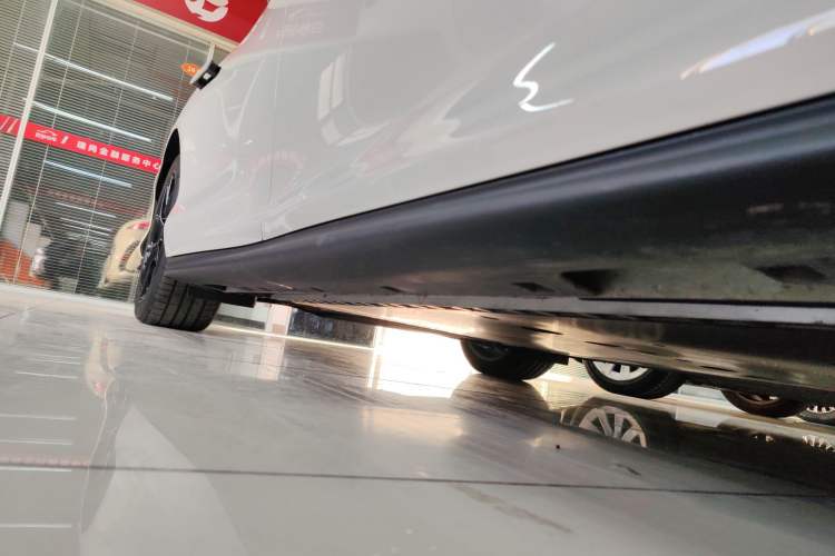 Used IM L6 2025 Max Right Side Sill