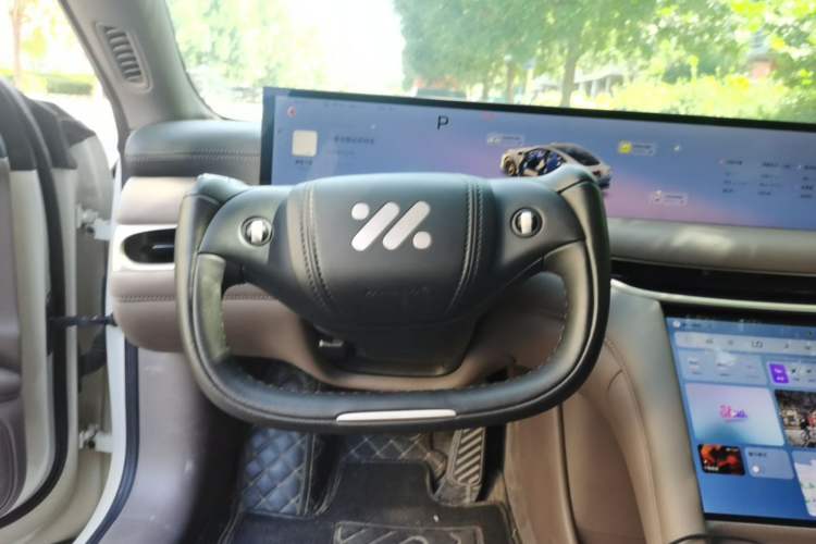 Used IM L6 2025 Ultra Model Steering Wheel