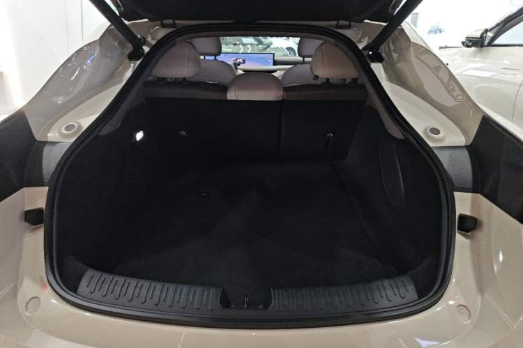 Used IM L6 2025 Max Trunk