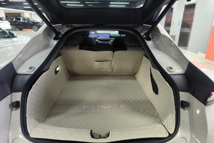 Used IM L6 2025 Max Trunk