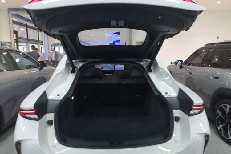 Used IM L6 2025 Ultra Model Trunk