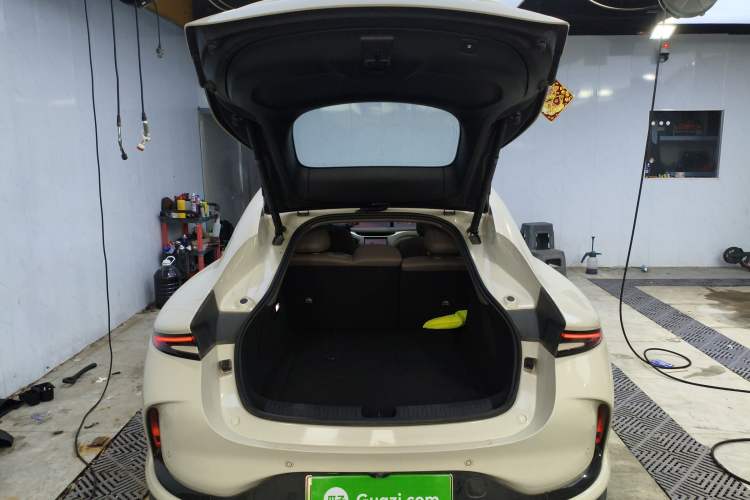 Used IM L6 2025 Ultra Model Trunk