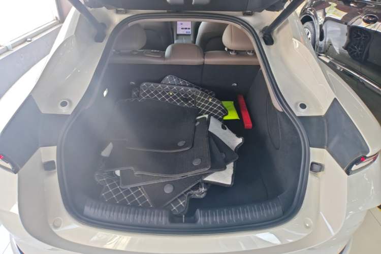 Used IM L6 2025 Ultra Model Trunk