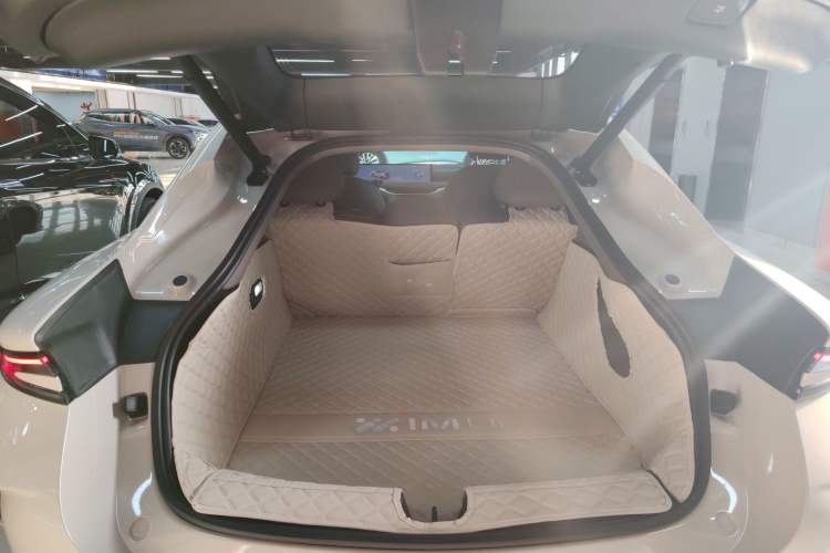 Used IM L6 2025 Max Trunk