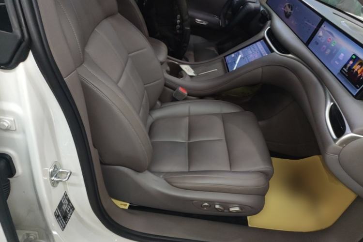 Used IM L6 2025 Ultra Model Right Front Seat