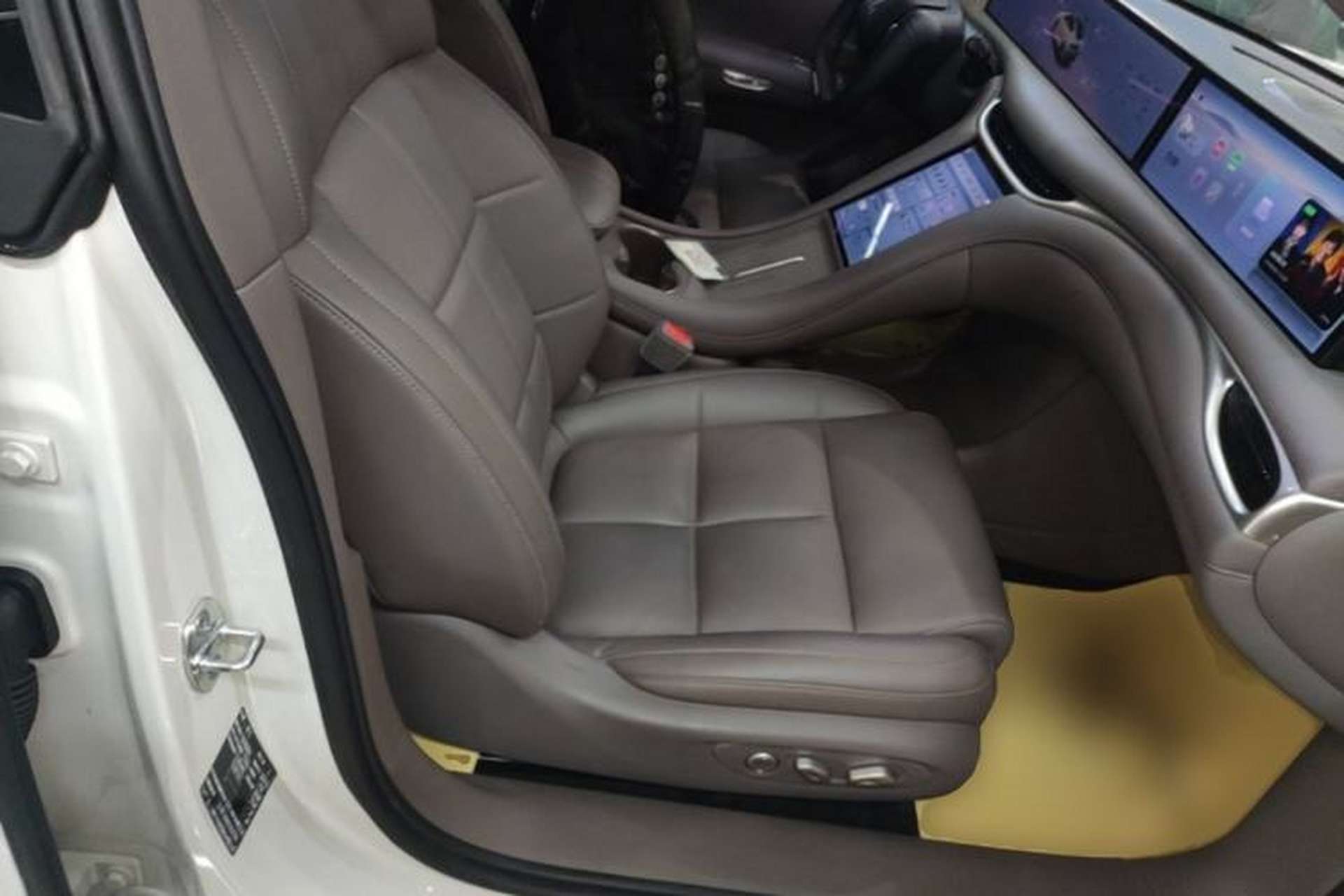 Used IM L6 2025 Ultra Model Right Front Seat