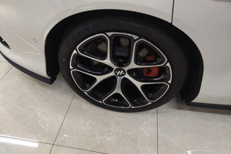 Used IM L6 2025 Ultra Model Right Rear Wheel Hub