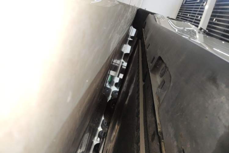 Used IM L6 2025 Ultra Model Right Side Sill
