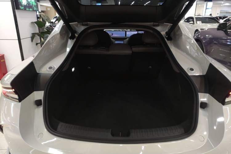 Used IM L6 2025 Ultra Model Trunk