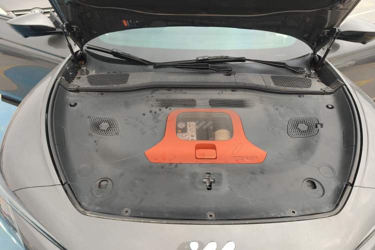 Used IM L7 2022 Dynamic Model Engine Bay