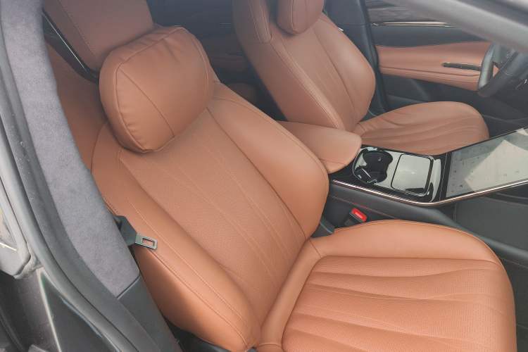 Used IM L7 2022 Dynamic Model Right Front Seat