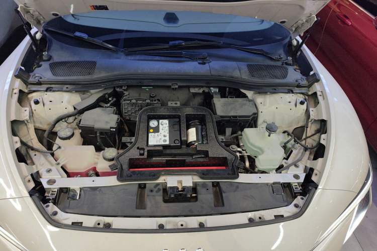 Used IM L7 2022 Dynamic Model Engine Bay