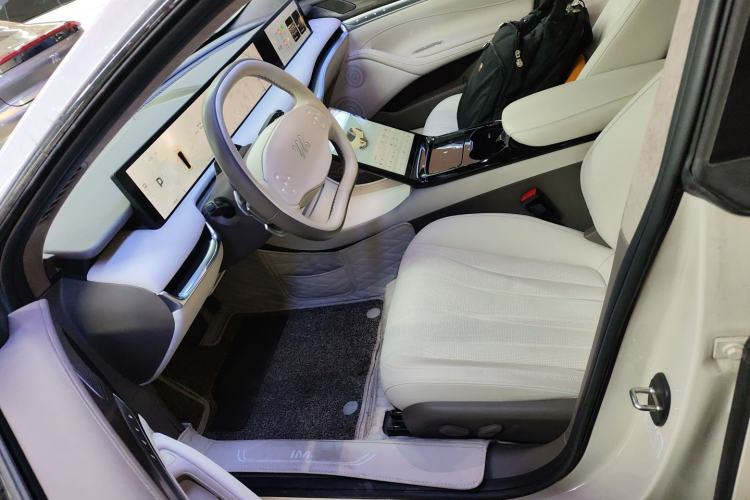 Used IM L7 2022 Dynamic Model Left Front Seat