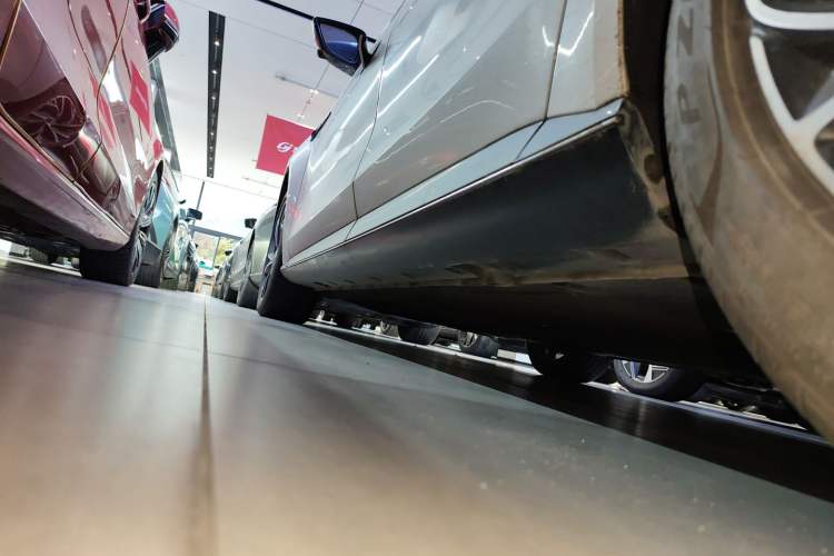 Used IM L7 2022 Dynamic Model Left Side Sill