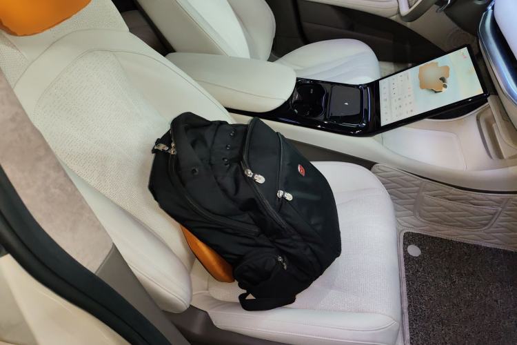 Used IM L7 2022 Dynamic Model Right Front Seat