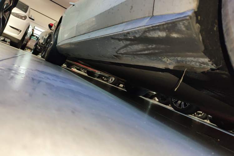 Used IM L7 2022 Dynamic Model Right Side Sill