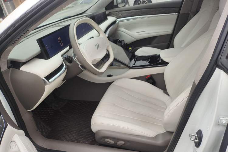 Used IM L7 2022 Dynamic Model Left Front Seat
