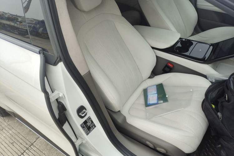 Used IM L7 2022 Dynamic Model Right Front Seat