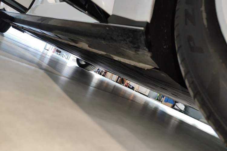 Used IM L7 2022 Pro Model Right Side Sill