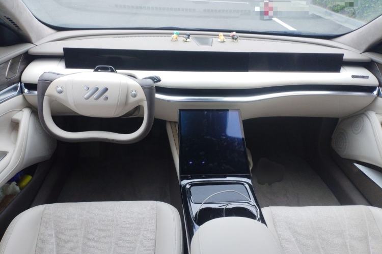 Used IM L7 2022 Dynamic Model Center Console
