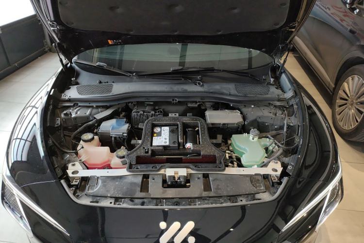 Used IM L7 2022 Dynamic Model Engine Bay