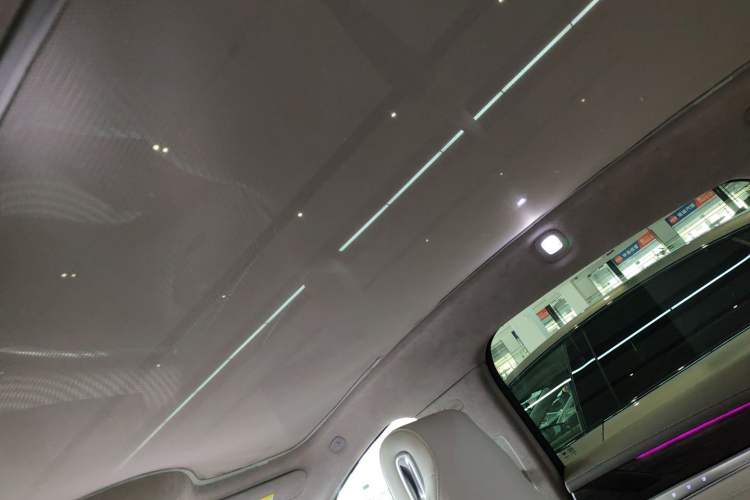 Used IM L7 2022 Dynamic Model Headliner