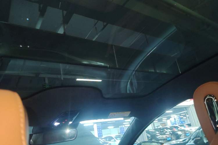 Used IM L7 2022 Dynamic Model Headliner