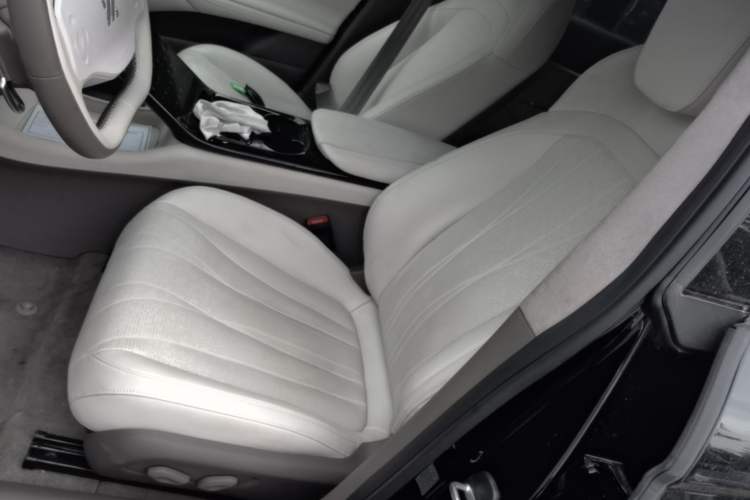 Used IM L7 2022 Dynamic Model Left Front Seat
