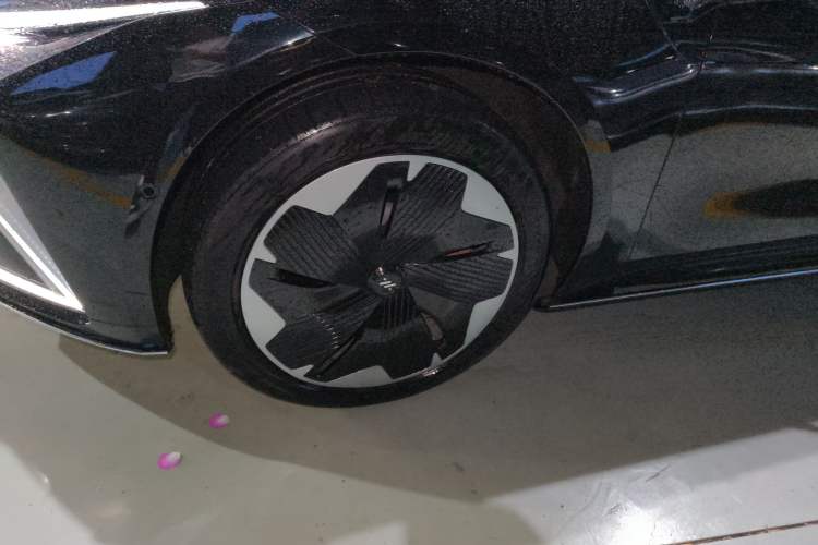 Used IM L7 2022 Dynamic Model Left Front Wheel Hub