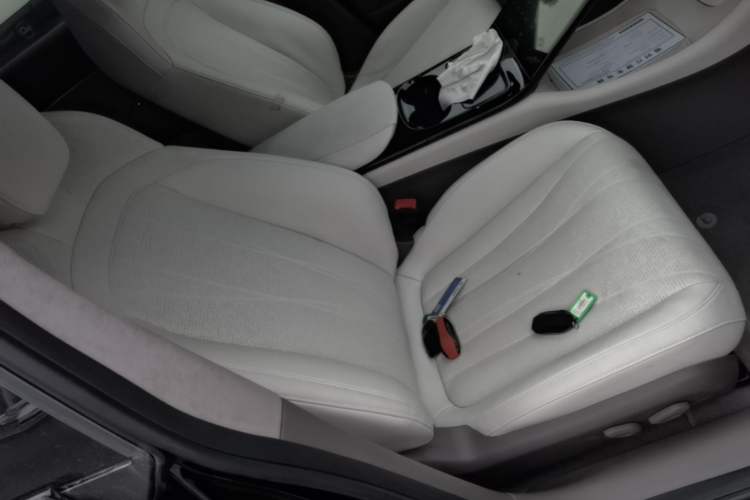 Used IM L7 2022 Dynamic Model Right Front Seat