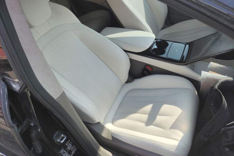 Used IM L7 2022 Dynamic Model Right Front Seat