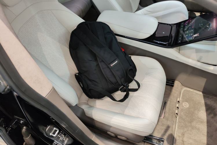 Used IM L7 2022 Dynamic Model Right Front Seat