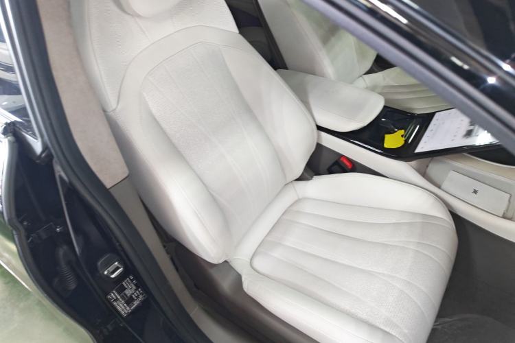 Used IM L7 2022 Dynamic Model Right Front Seat