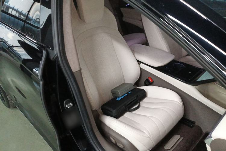 Used IM L7 2022 Dynamic Model Right Front Seat