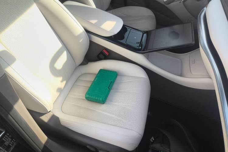 Used IM L7 2022 Dynamic Model Right Front Seat