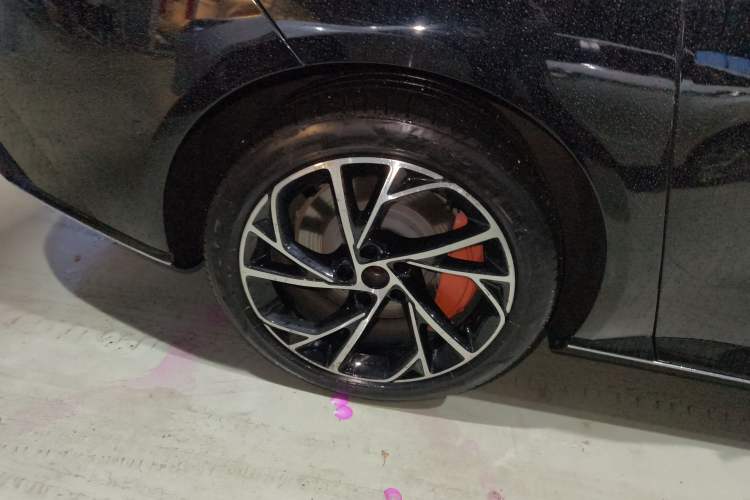 Used IM L7 2022 Dynamic Model Right Rear Wheel Hub