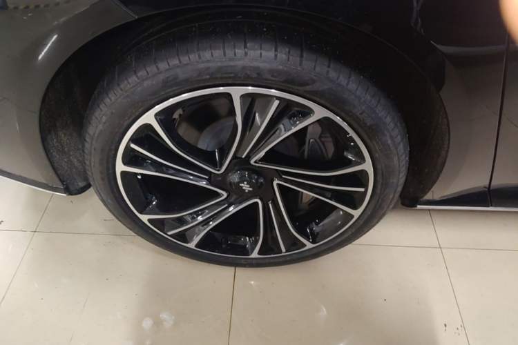 Used IM L7 2022 Dynamic Model Right Rear Wheel Hub