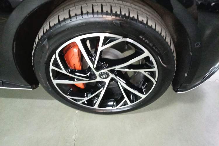 Used IM L7 2022 Dynamic Model Right Rear Wheel Hub