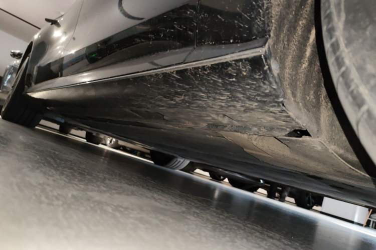 Used IM L7 2022 Dynamic Model Right Side Sill