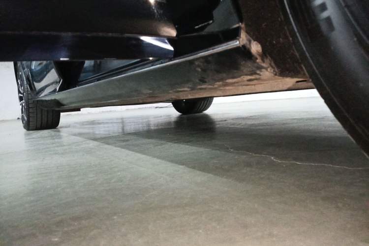 Used IM L7 2022 Dynamic Model Right Side Sill