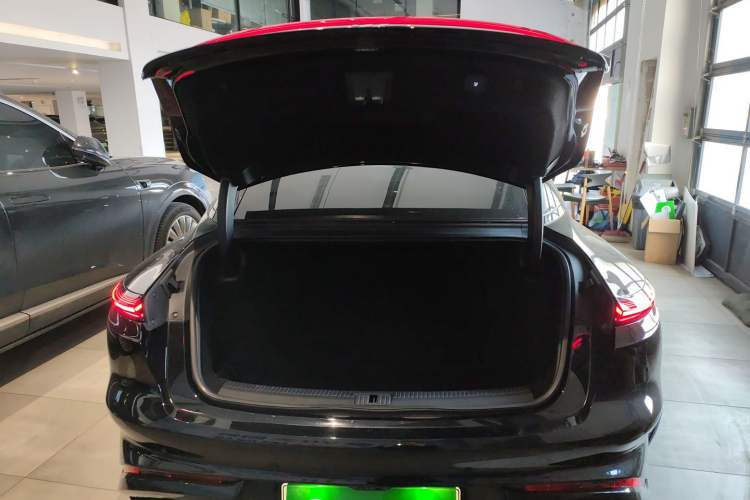 Used IM L7 2022 Dynamic Model Trunk