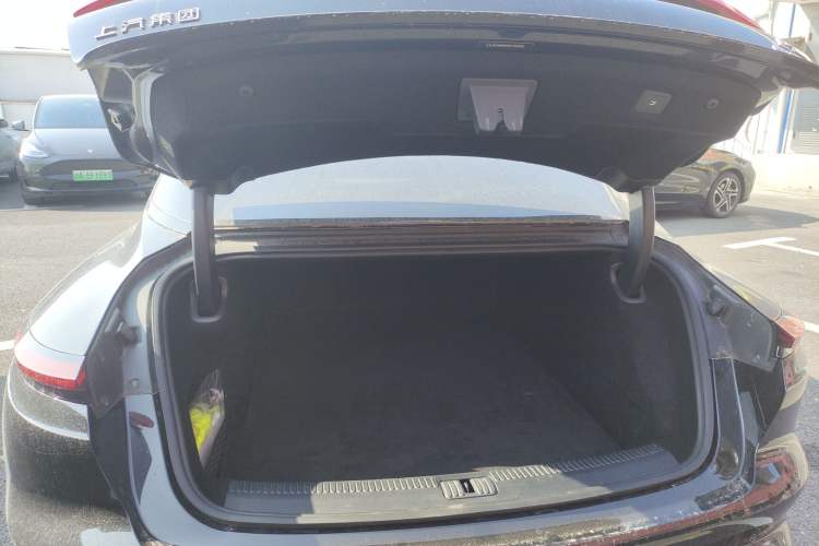 Used IM L7 2022 Dynamic Model Trunk