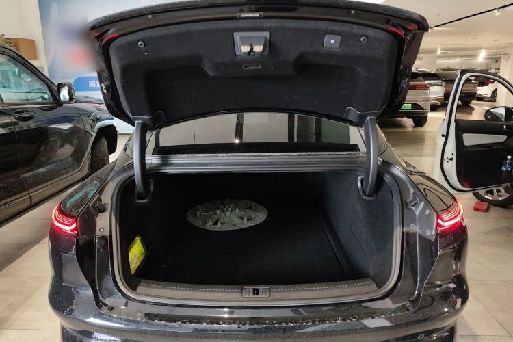 Used IM L7 2022 Dynamic Model Trunk