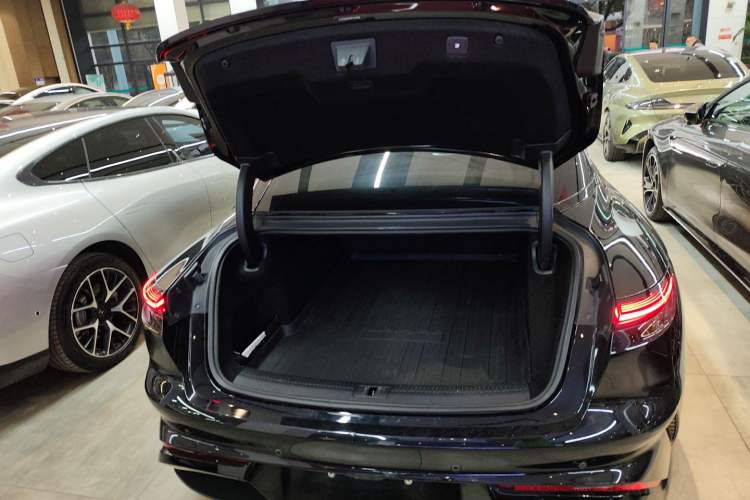 Used IM L7 2022 Dynamic Model Trunk