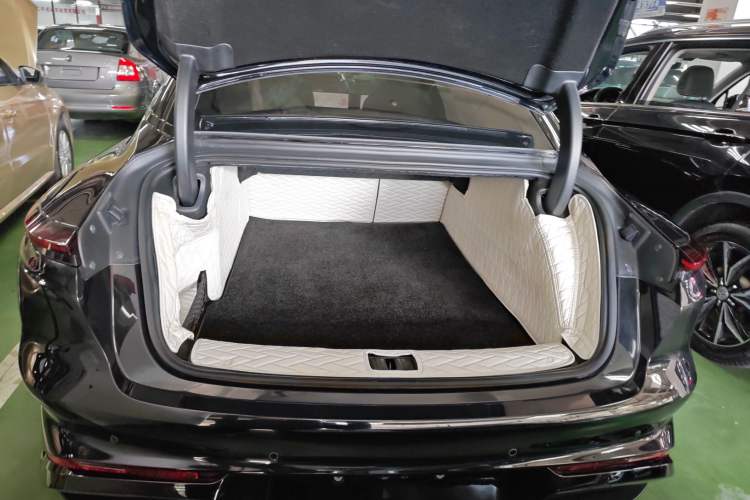 Used IM L7 2022 Dynamic Model Trunk