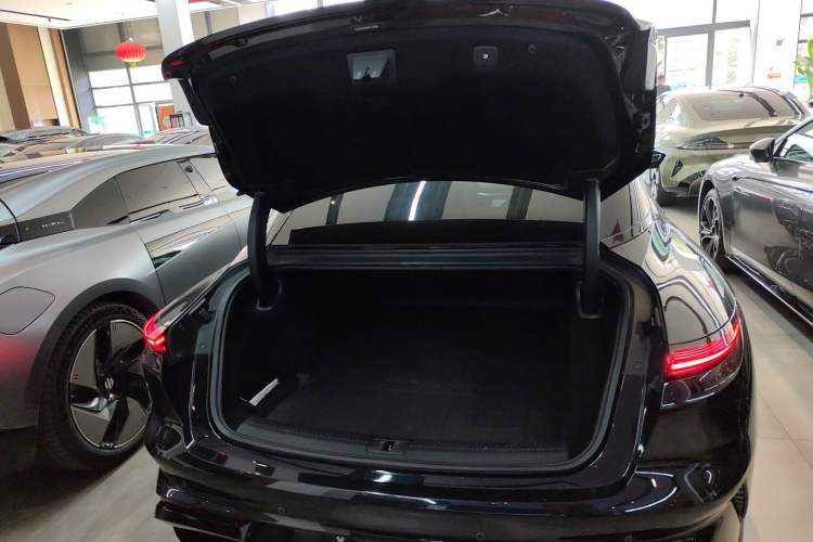 Used IM L7 2022 Dynamic Model Trunk